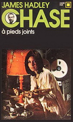 A pieds joints